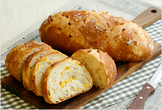 コーンとほんのりバターのお食事パン_イメージ